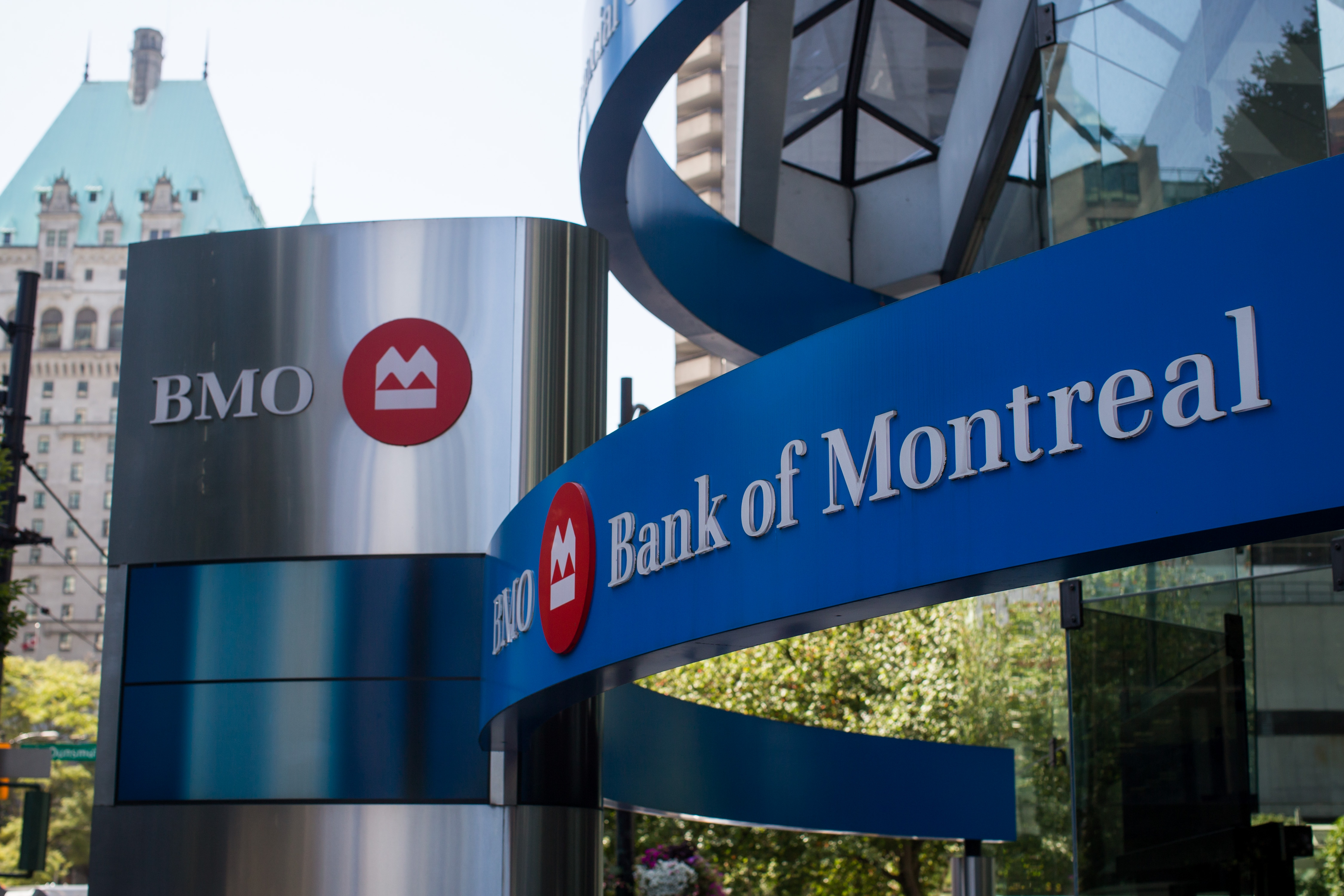 mortgage-rate-war-bmo-offers-what-is-possibly-the-largest-ever-dis