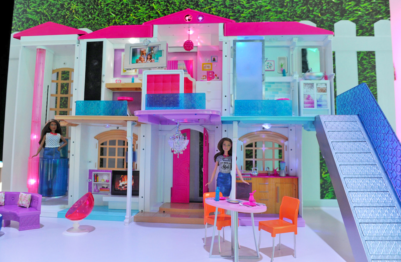barbie doll hello dream house