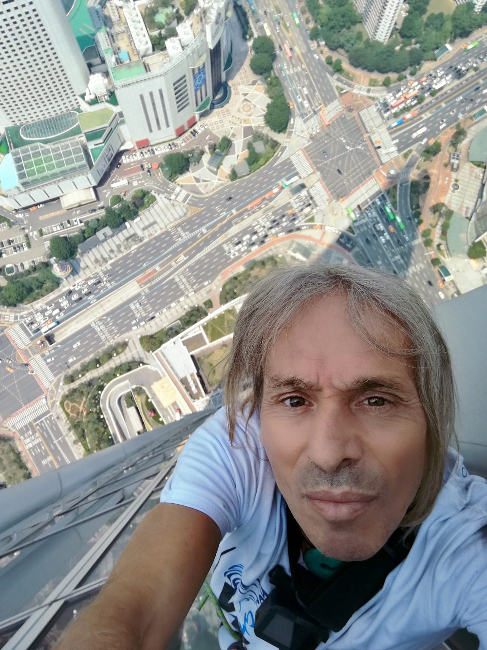 Le Spider Man Français Alain Robert Arrêté à Séoul Lors D Une Escalade Pour Saluer La Fin Des