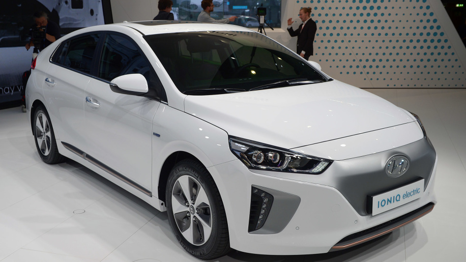 EVs and Plug-In Hybrids Are Presumably Much Less Reliable Than ICEVs and  Hybrids, CR Says - autoevolution