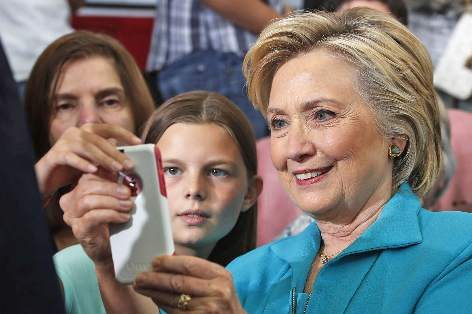 Hillary Clinton Email Operator May Have Asked Reddit For Help - 