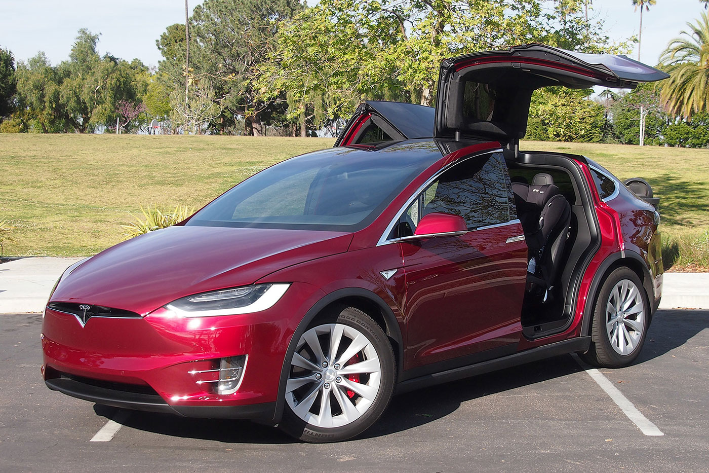 Autoblog Reviews Teslas Model X All Electric Suv Engadget