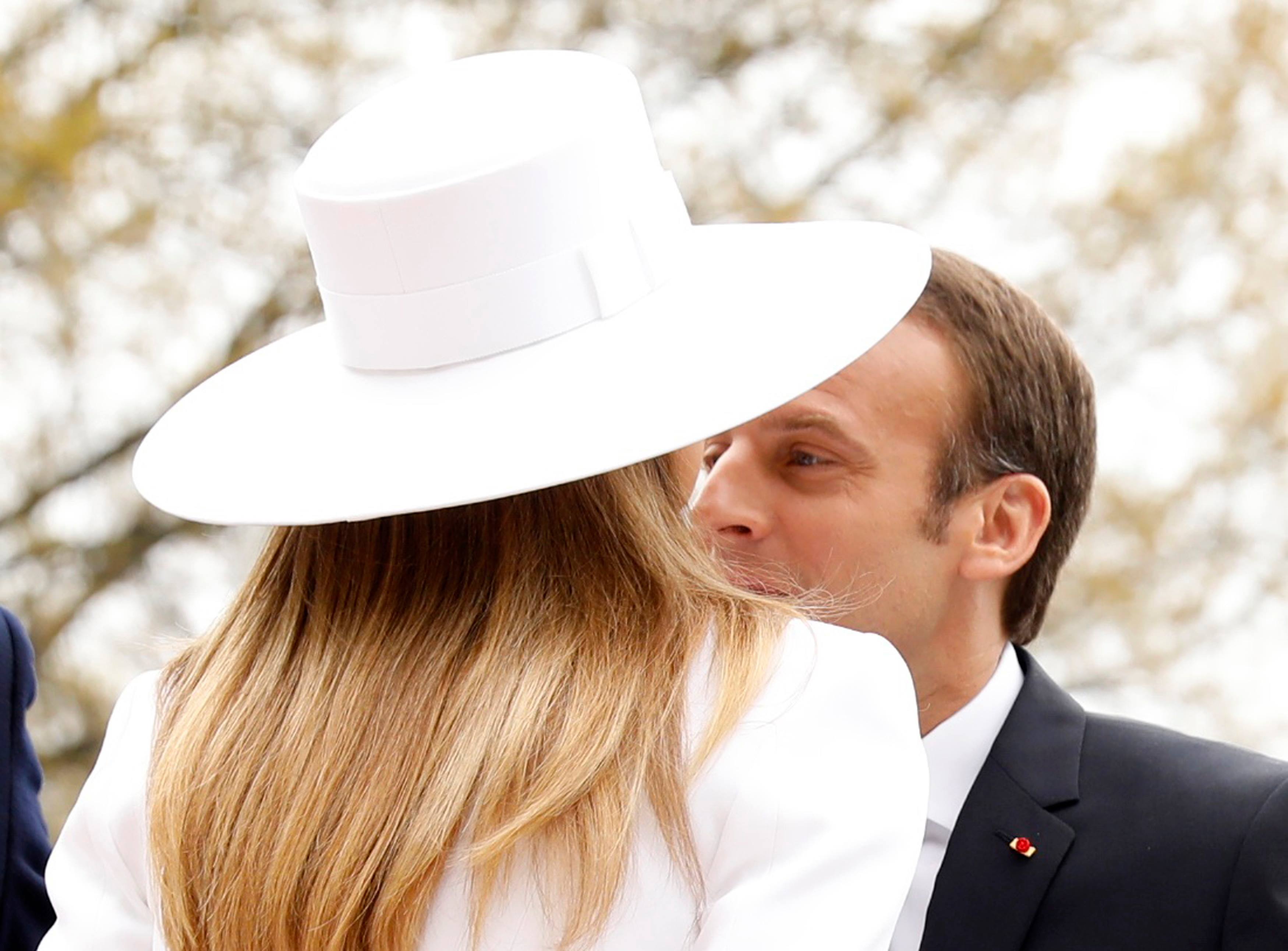 Ah L Amour E Melania Seduce Macron L Huffpost