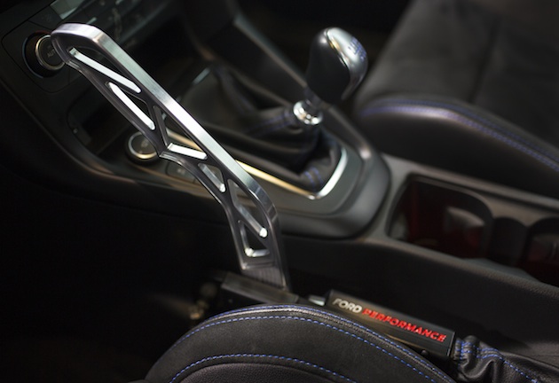 【ビデオ】フォード、「フォーカス RS」向けに世界初の電子制御式ハンドブレーキ「ドリフト・スティック」を発売！