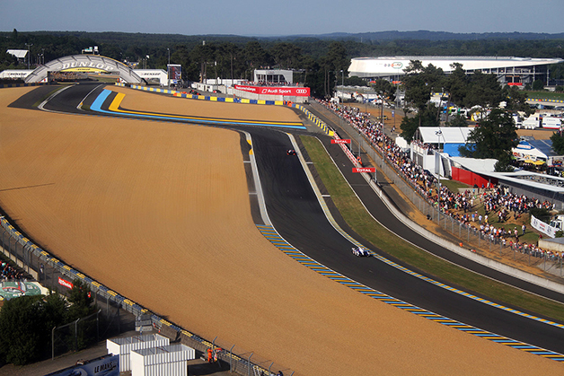 The run up to The Dunlop Bridge at Le Mans.