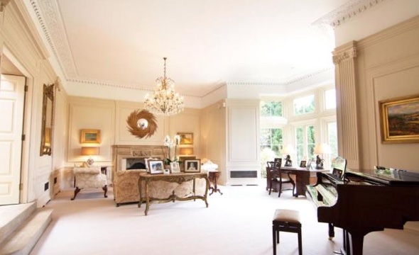 Victoria And David Beckham Buying 5 4 Million Mansion In