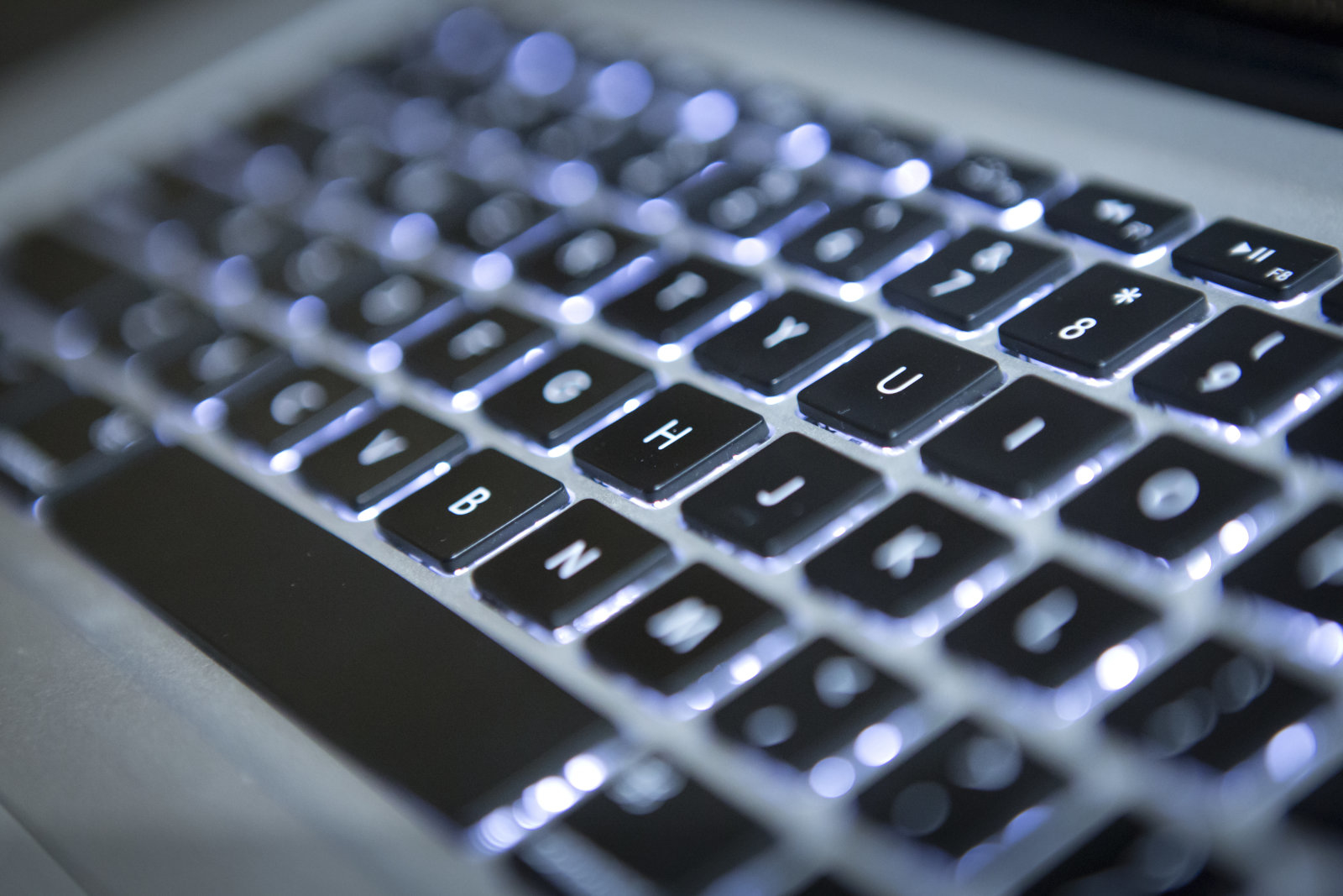 Macbook Proのキーボード無償修理プログラムが発表 2015年 2017年