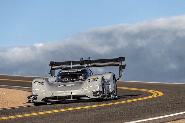 パイクスピークに挑戦したフォルクスワーゲンの「I.D. R Pikes Peak」、EV最速どころか驚異的タイムで新記録を達成！