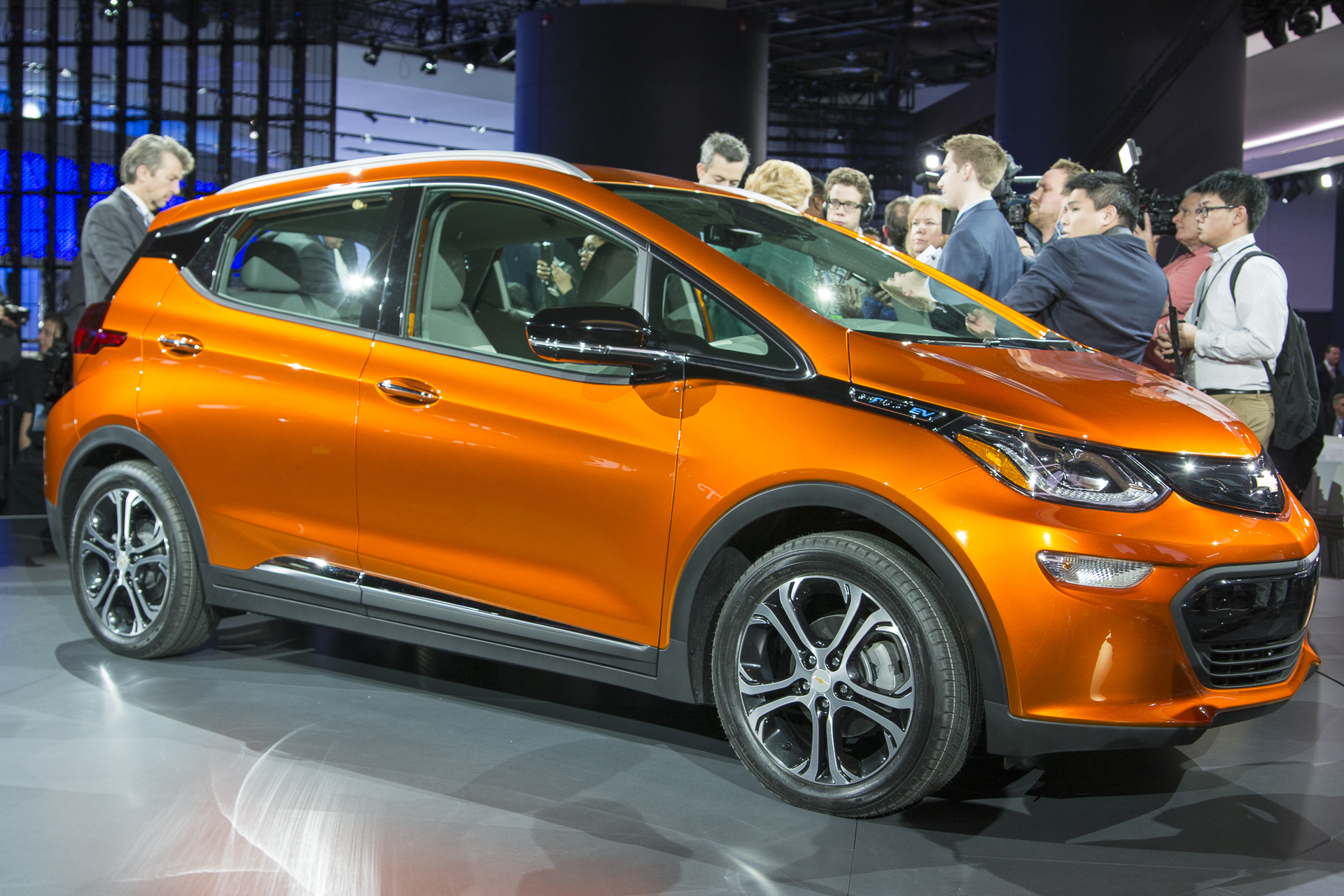 Chevy Bolt EV goes on sale nationally a month early