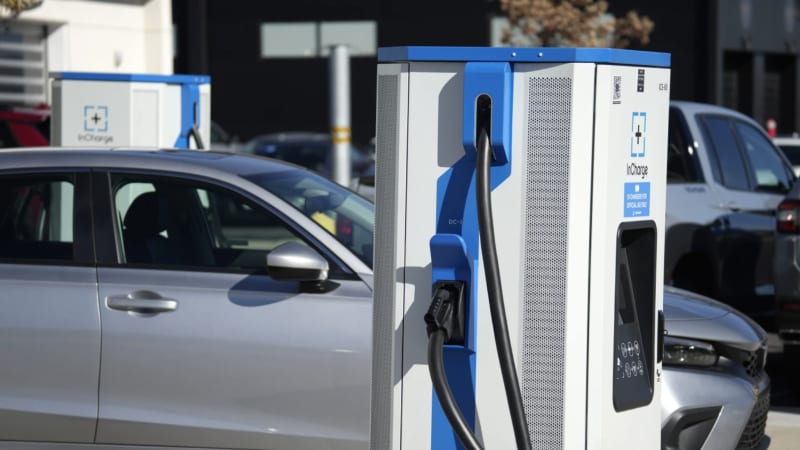 Los reguladores federales están otorgando $623 millones para 7,500 cargadores de vehículos eléctricos adicionales en 22 estados.