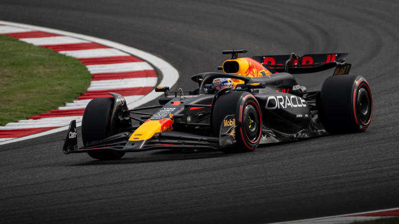 Max Verstappen consigue la pole por delante de su compañero Sergio Pérez en el GP de China