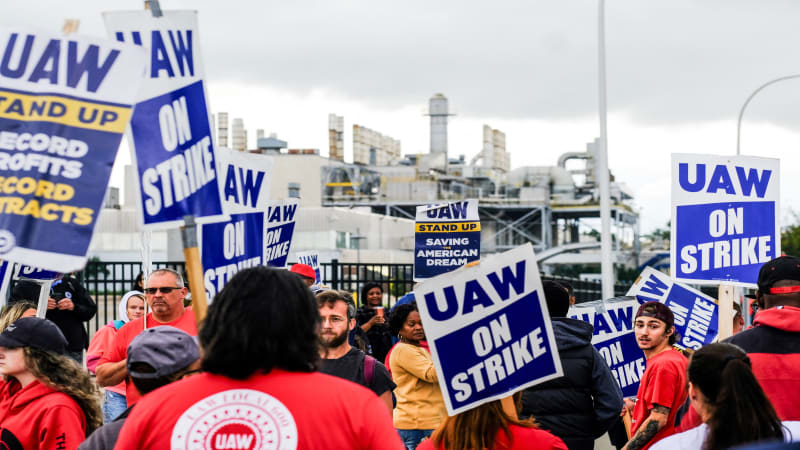 UAW set to expand strike at Ford, GM assembly plants