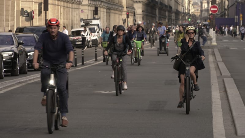 Long a city of cars, Paris is seeing a new kind of road rage: Bike-lane...