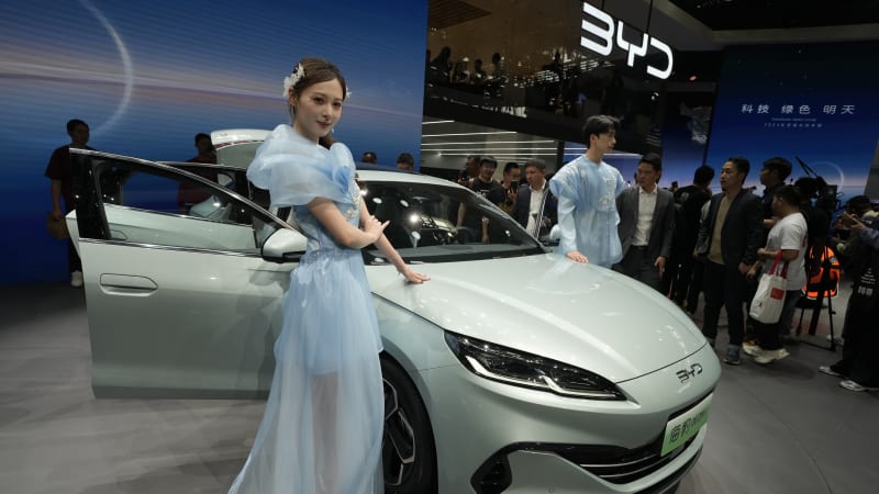 Por qué las exportaciones de vehículos eléctricos de BYD se venden al doble del precio en China
