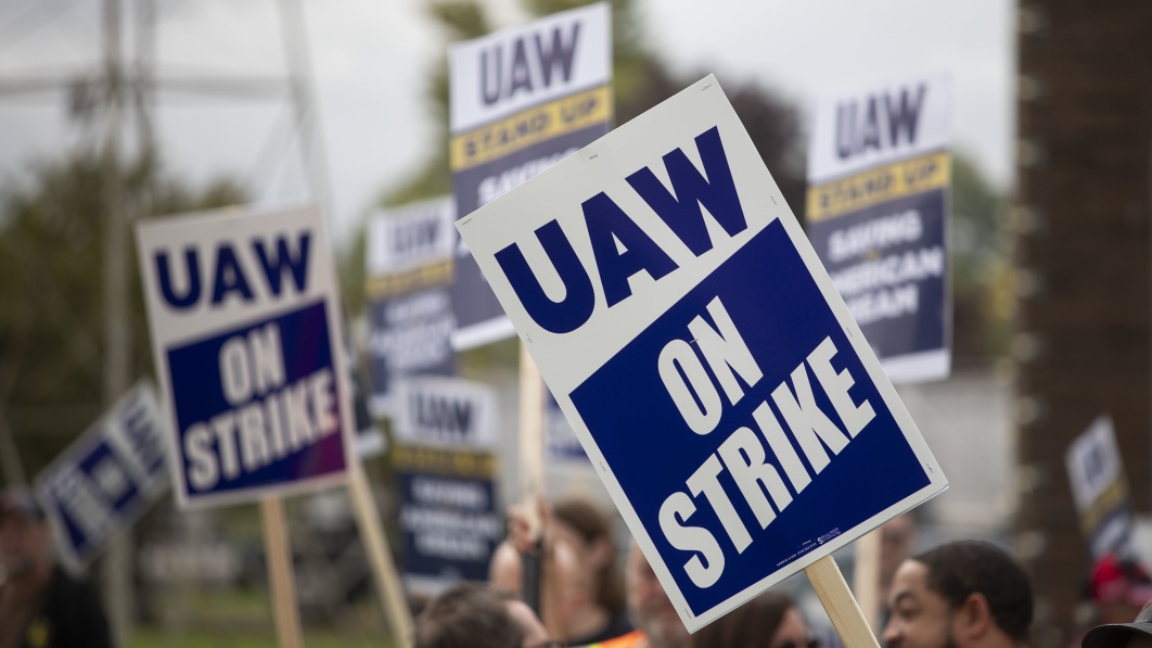 uaw expands strike against gm and ford 2