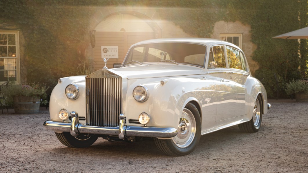Ringbrothers' 'Paramount' 1961 Rolls-Royce Silver Cloud II wafts into SEMA  - Autoblog