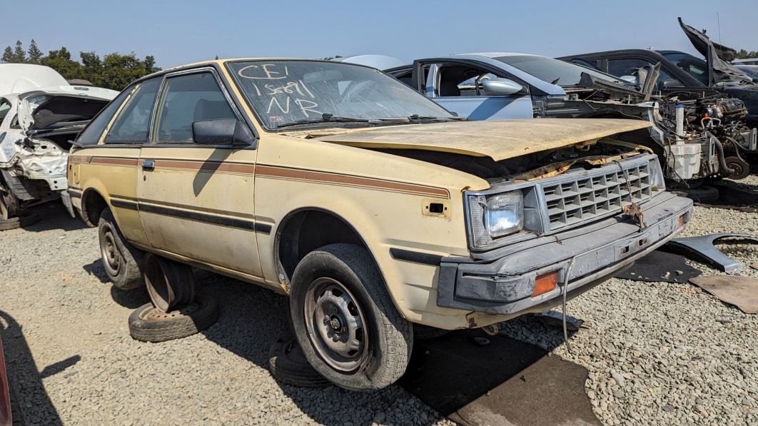 Gema del depósito de chatarra: Nissan Sentra Hatchback Coupe XE 1984