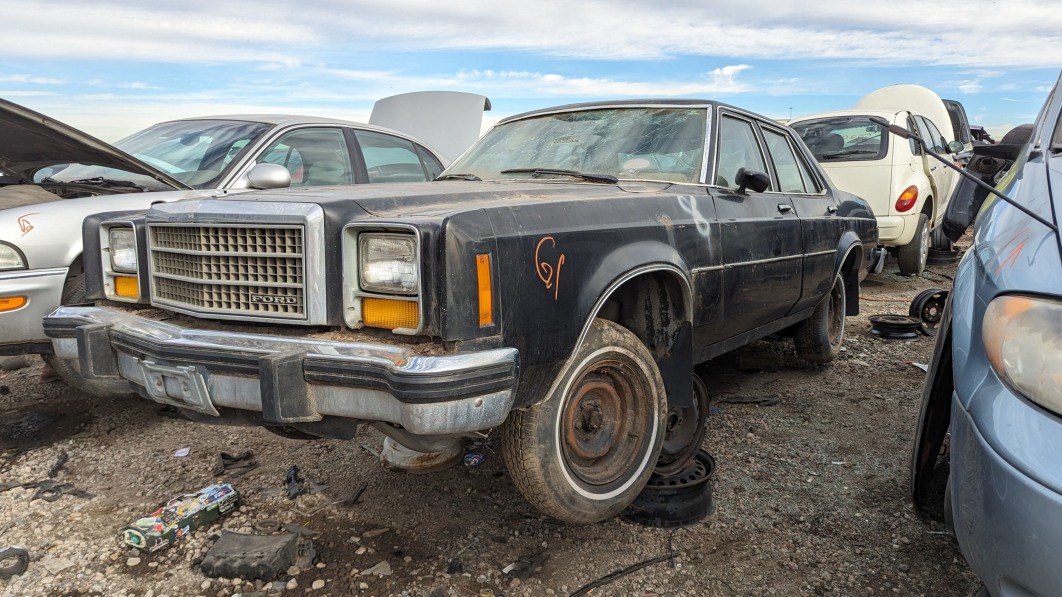 Gema del depósito de chatarra: Ford Granada sedán de 4 puertas 1980