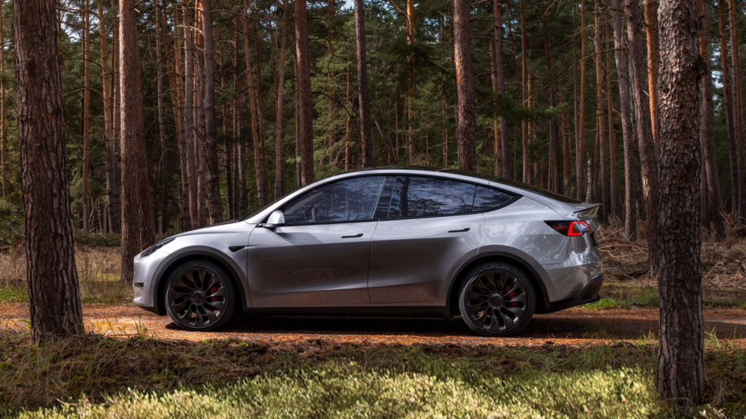 Se espera la actualización del Tesla Model Y para 2024 con “cambios exteriores e interiores mucho más obvios”.