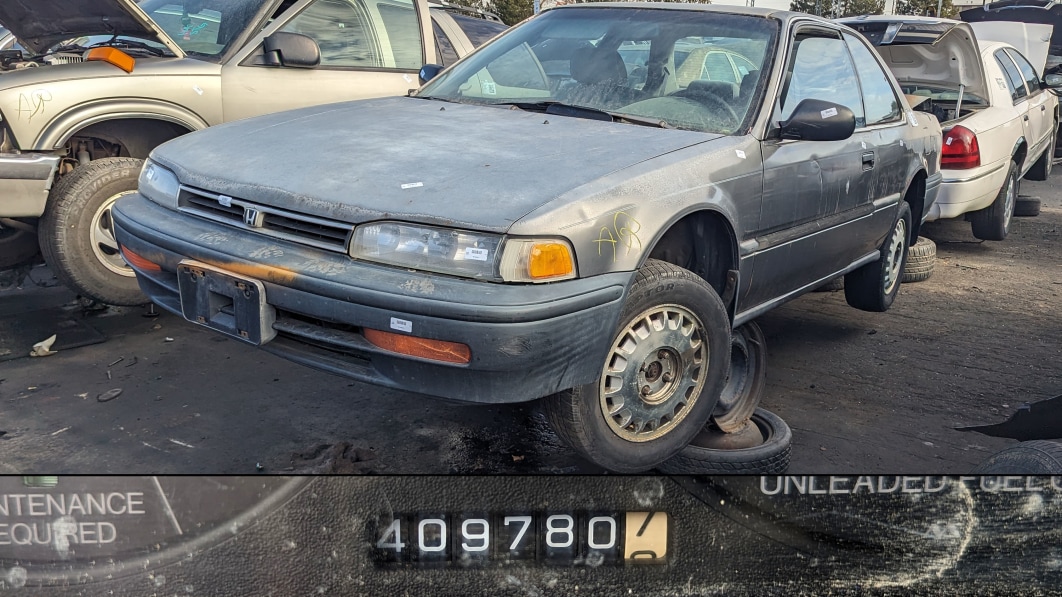 Joya del depósito de chatarra: Honda Accord DX Coupe 1992 con 409,780 millas