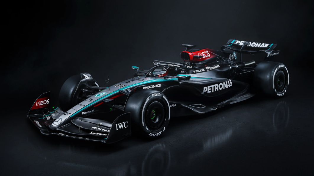 El nombre Mercedes-AMG F1 W15 E Performance es casi tan largo como la temporada 2024 de F1