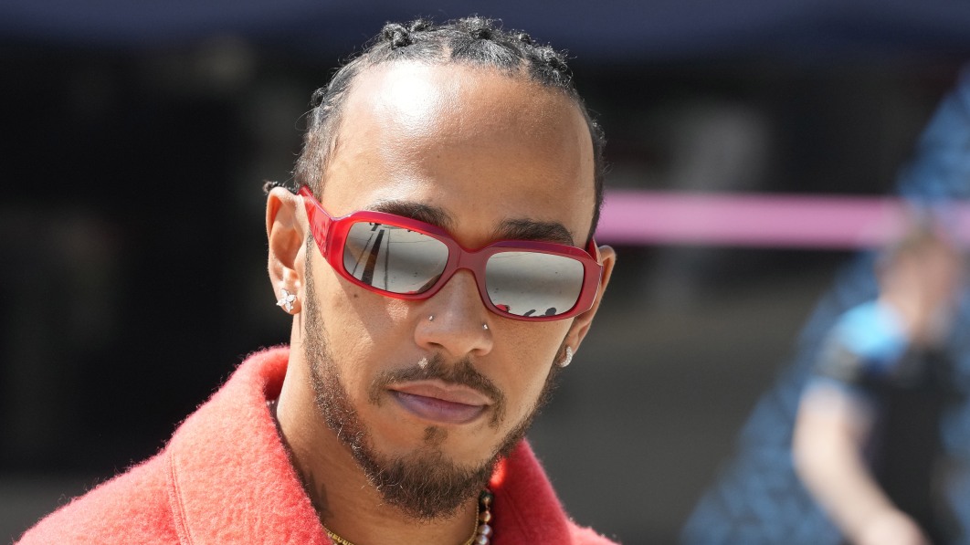 El lanzamiento del coche de Mercedes hace que Lewis Hamilton sienta que es ‘surrealista’ entrar en su última temporada