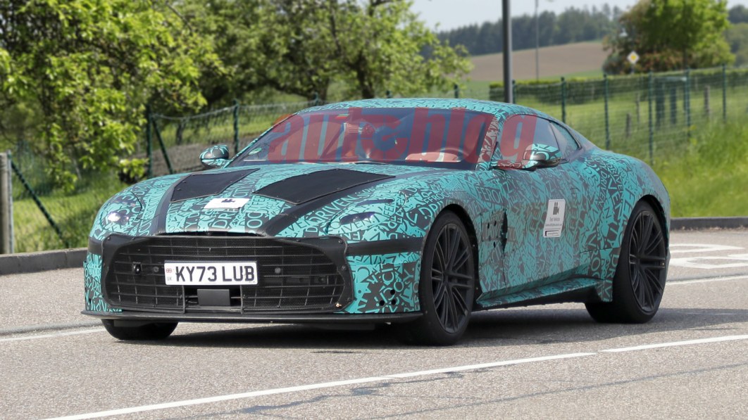 El cupé Aston Martin DBS descubre un nuevo lenguaje de diseño