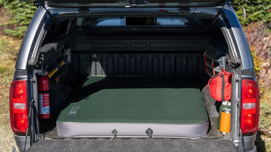 Mejora tu comodidad en el camping en coche: ¡Ahorra hasta un 47% en colchonetas Exped MegaMat en REI!
