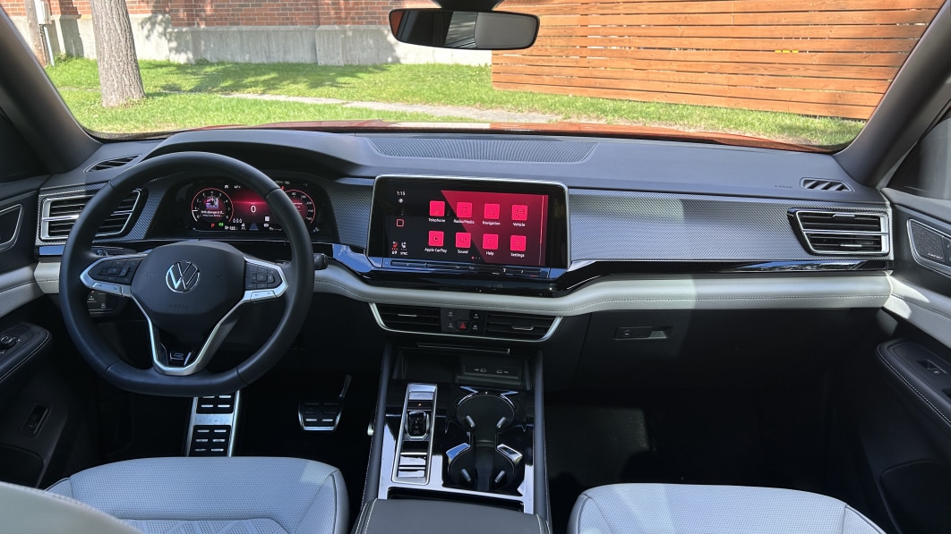 Revisión del interior del VW Atlas Cross Sport 2024: Avanzando y retrocediendo