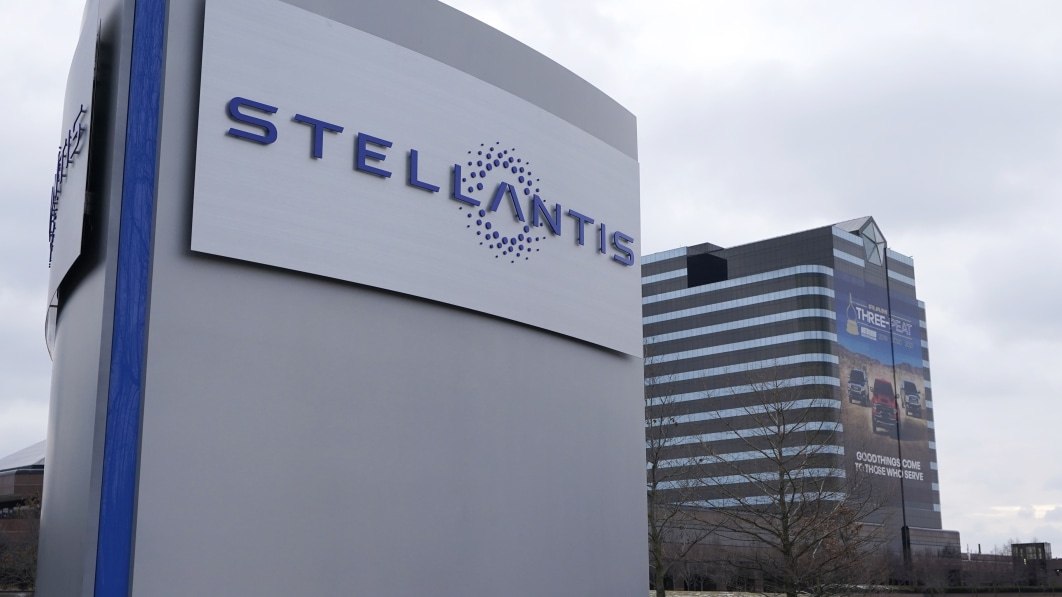 Stellantis despide a trabajadores asalariados, citando incertidumbre en la transición hacia los vehículos eléctricos