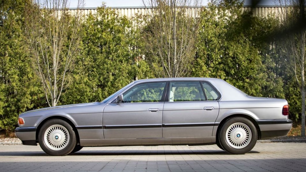 El BMW 750iL de 1990 con motor V16 podría haber sido el rey del Autobahn