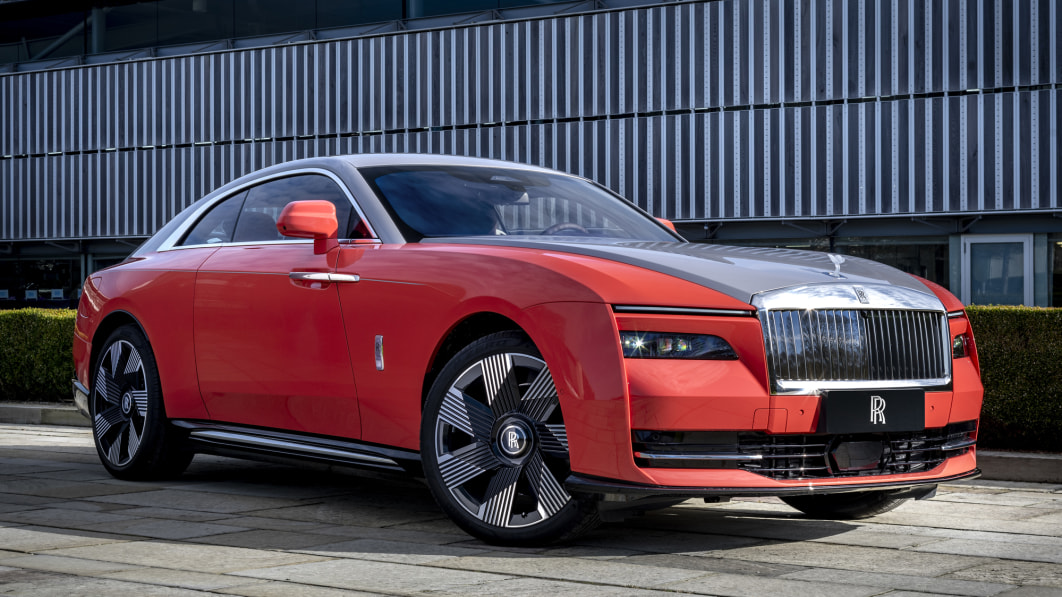 Rolls-Royce presenta tres autos personalizados por clientes en la feria de Pekín