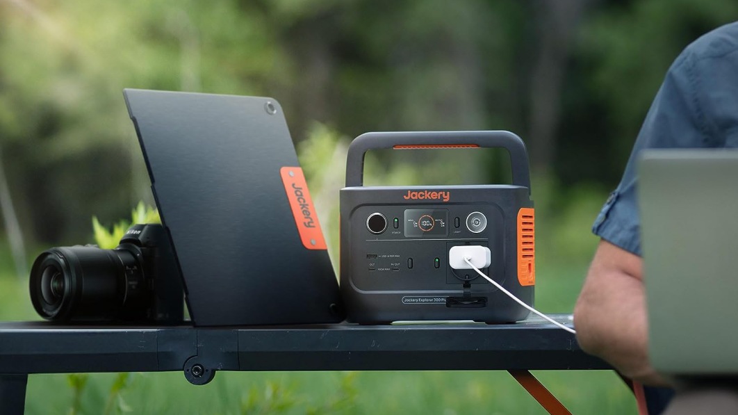 Save $60 on the best-selling Jackery power station available at Amazon