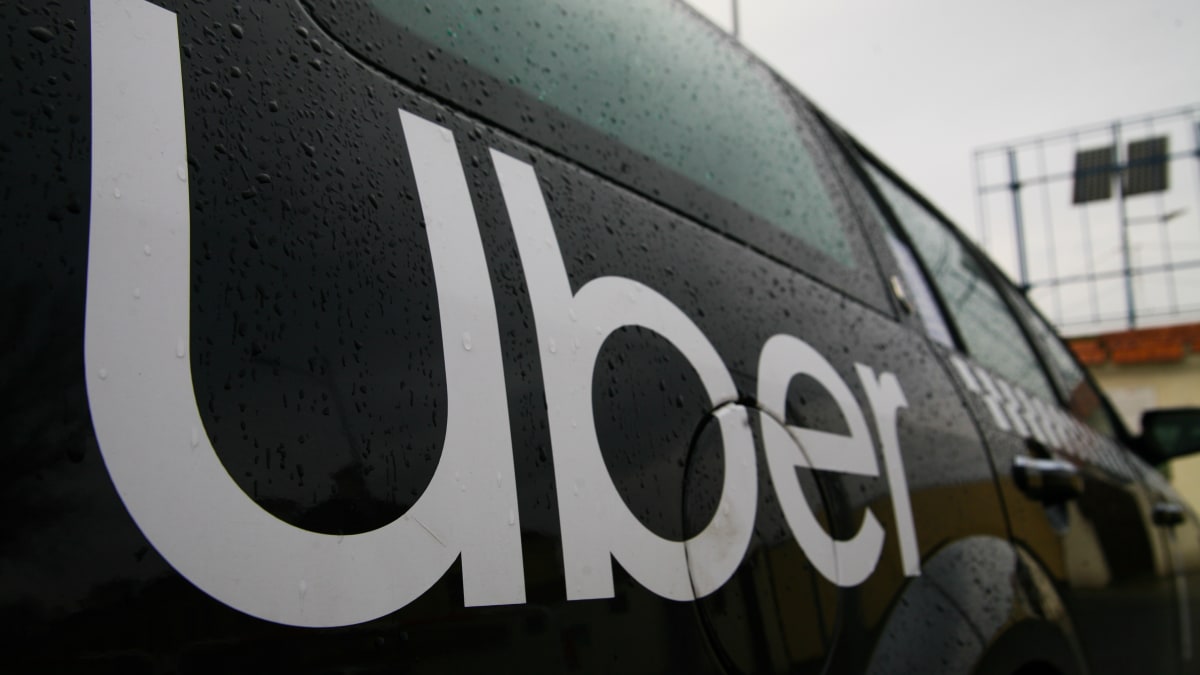 Uber pays U.S. car owners to switch to other transport modes for five weeks