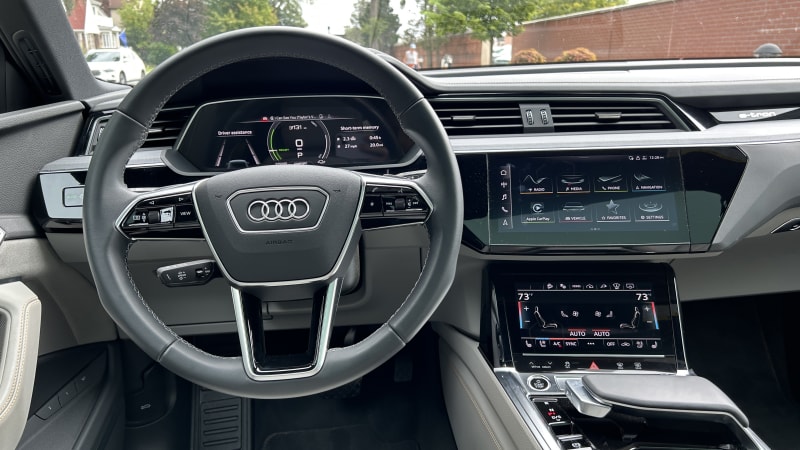 Обзор интерьера Audi Q8 E-Tron 2024 года: погружение в роскошь тишины