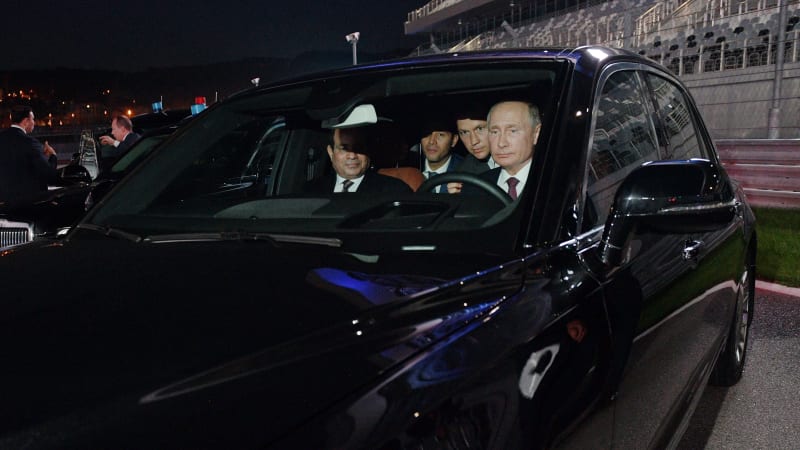 Путин подарил Ким Чен Ыну роскошный лимузин.  Это нарушает санкции ООН в отношении Северной Кореи.