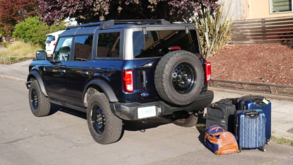 Ford Bronco 4-Door vs Jeep Wrangler Luggage Test | How much cargo space? -  Autoblog