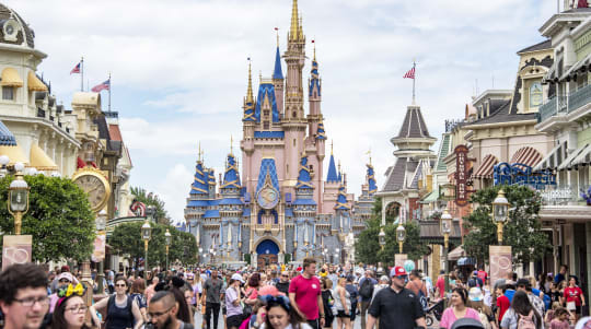 Disney World to close Wednesday and Thursday due to Hurricane Ian