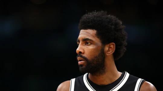 Report: Kyrie Irving to remain with Nets next season