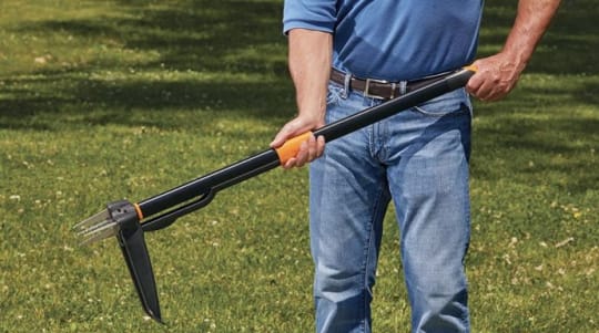 This tool lets you weed without bending over