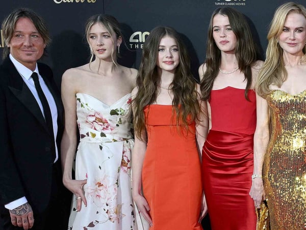Nicole Kidman and Keith Urban pose with teenage daughters Sunday and Faith at her AFI tribute