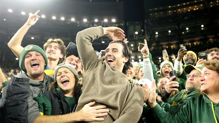 Brewers bring World Series trophy to Packers game, Sal Frelick does Lambeau Leap, sausages race
