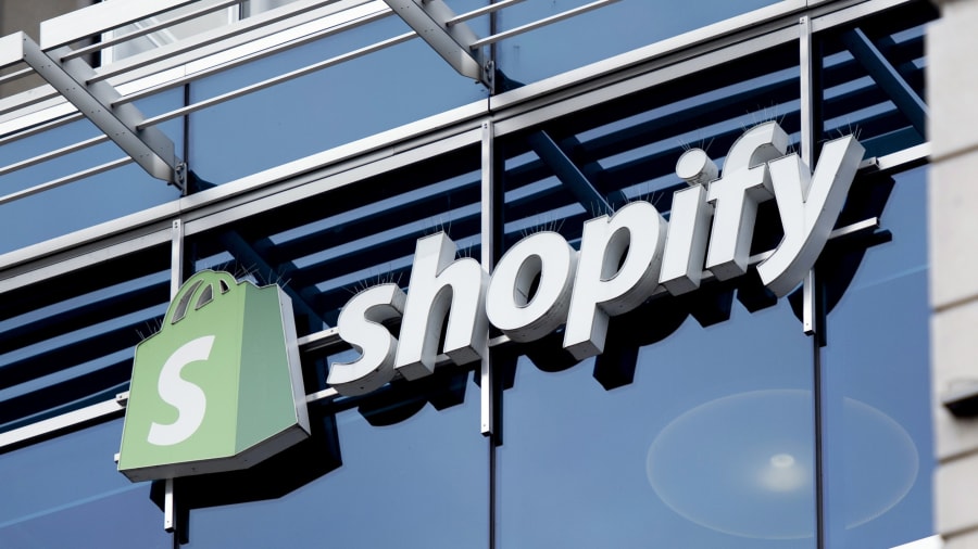 Shopify's shares tumble on weak outlook after a very strong start to 2024