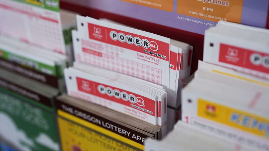 Oregon woman wins $1M after finding lottery ticket hidden inside Tupperware container