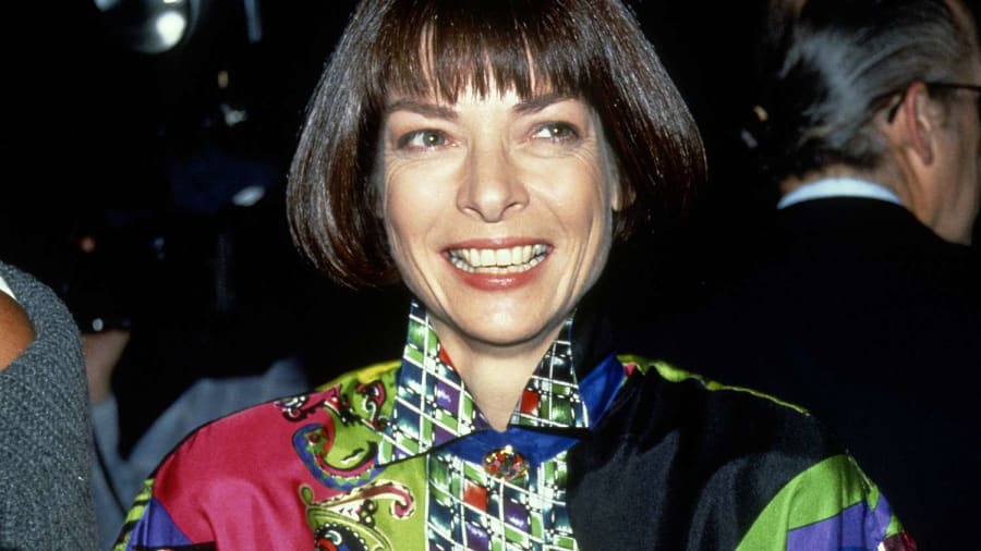 Anna Wintour’s Style Evolution: 15 Throwback Photos of the Iconic Fashion Editor