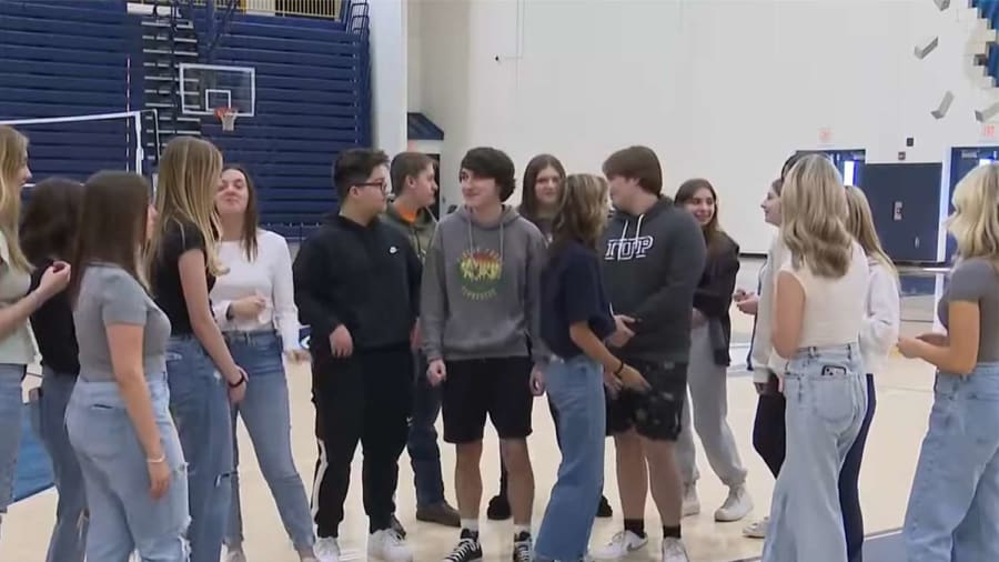 11 sets of twins to graduate from same Pennsylvania high school together