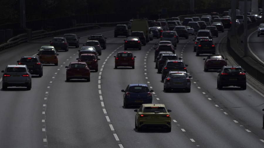 Drivers warned of delays during M25 closure as UK could see hottest day of year