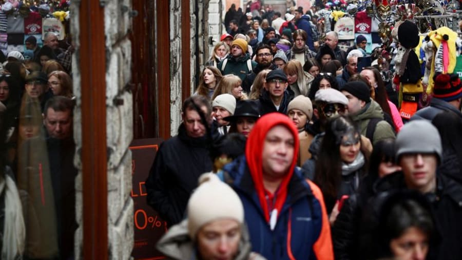 Factbox-Italian tourist hotspots start to raise defences against overcrowding