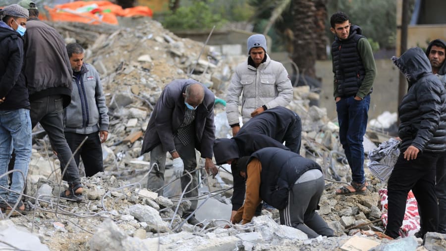Palestinians frantically search for bodies of loved ones before Gaza ceasefire ends
