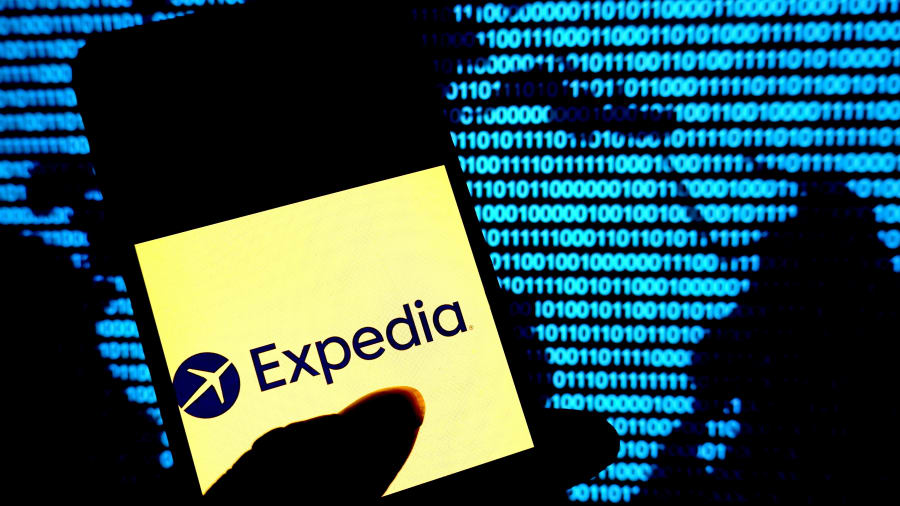 Expedia shares fall as Vrbo weakness weighs on revenue forecast